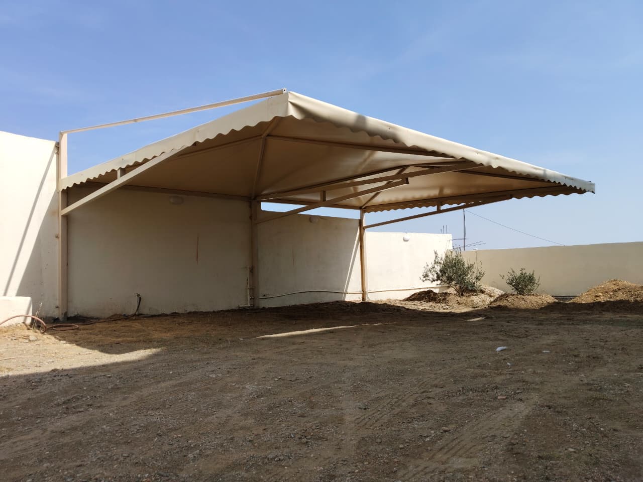 مظلة موقف تجاري