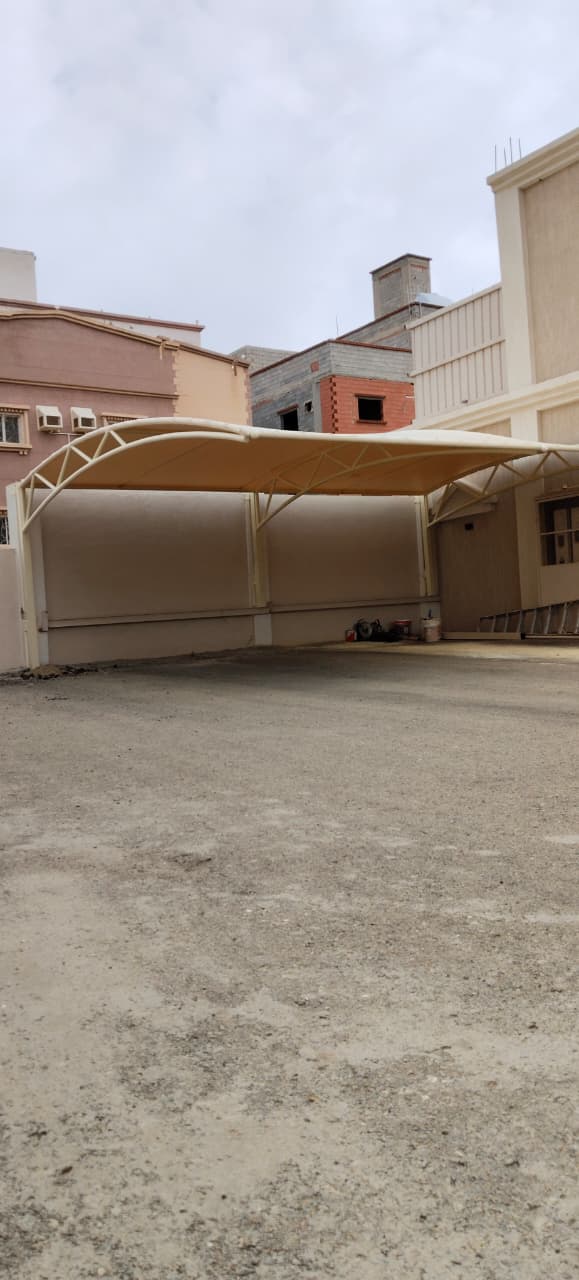 مظلة موقف سيارات