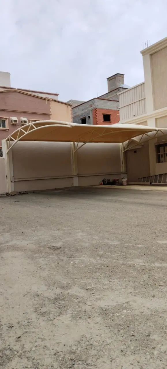 مظلة موقف سيارات